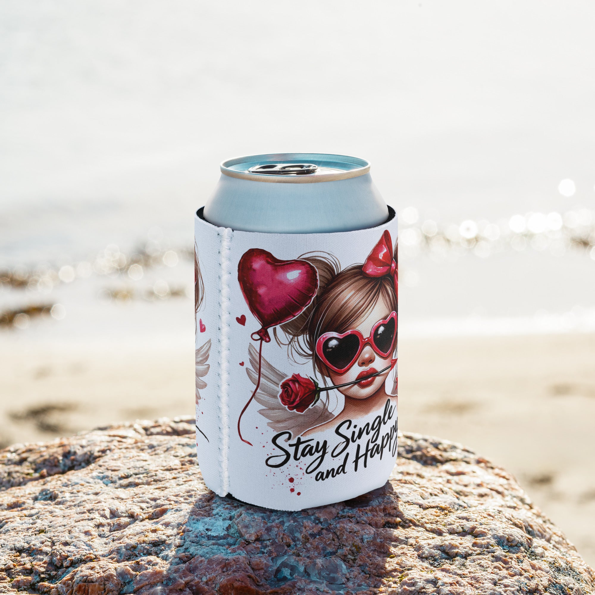 Can cooler with a design of a girl with heart sunglasses and text 'Stay Single and Happy' on a beach.