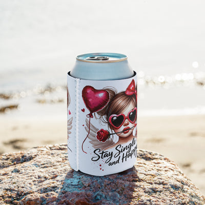 Can cooler with a design of a girl with heart sunglasses and text 'Stay Single and Happy' on a beach.